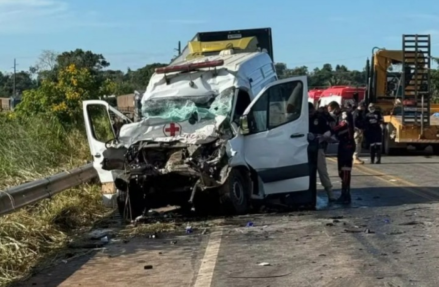 Identificadas vítimas de colisão fatal entre ambulância e ônibus na BR 364, em Rondôni
