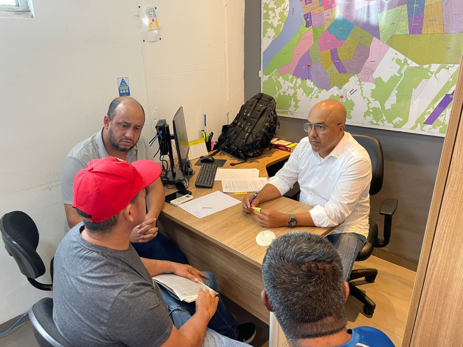 VEREADOR WANOEL MARTINS ARTICULA SOLUÇÃO PARA ILUMINAÇÃO NO CAMPO DE TREZE, NO BAIRRO EMBRATEL