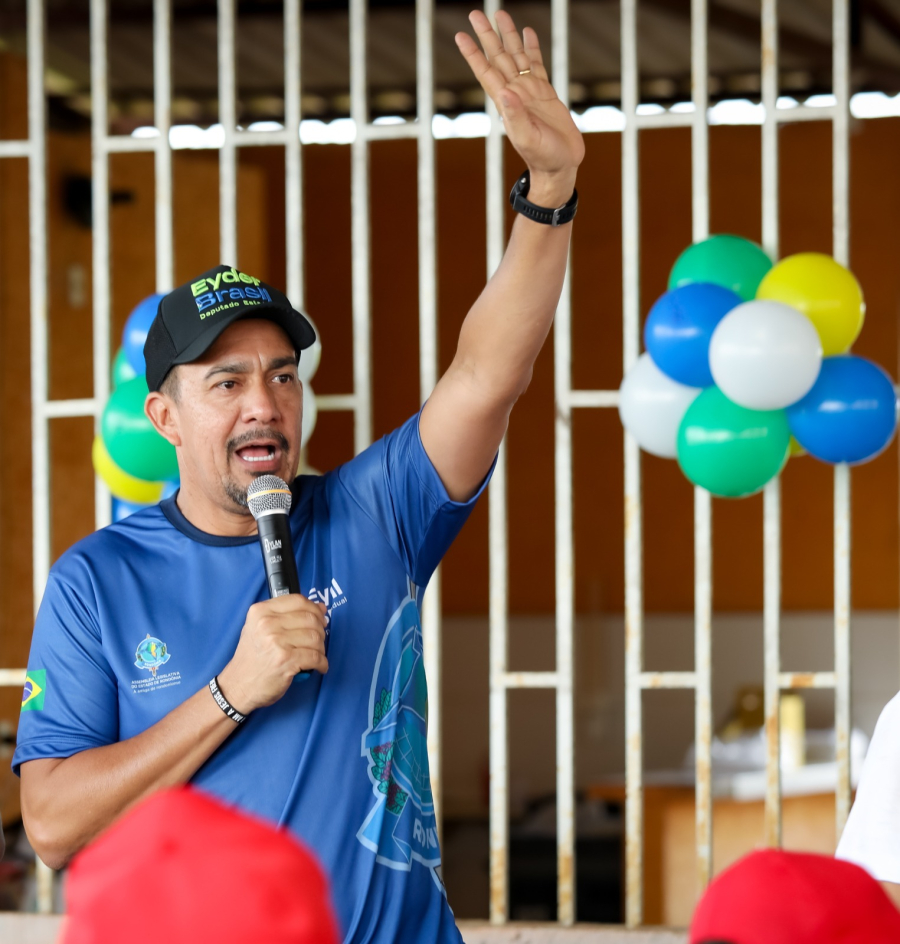 Eyder Brasil realiza evangelismo com arte no Espaço Alternativo